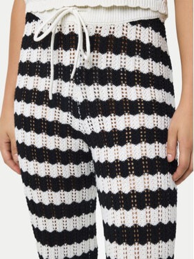 Noisy May Spodnie dzianinowe Laika 27033781 Czarny Flared Fit