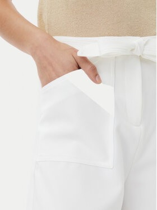 Guess Szorty materiałowe W5GD0I WH9Y2 Biały Loose Fit