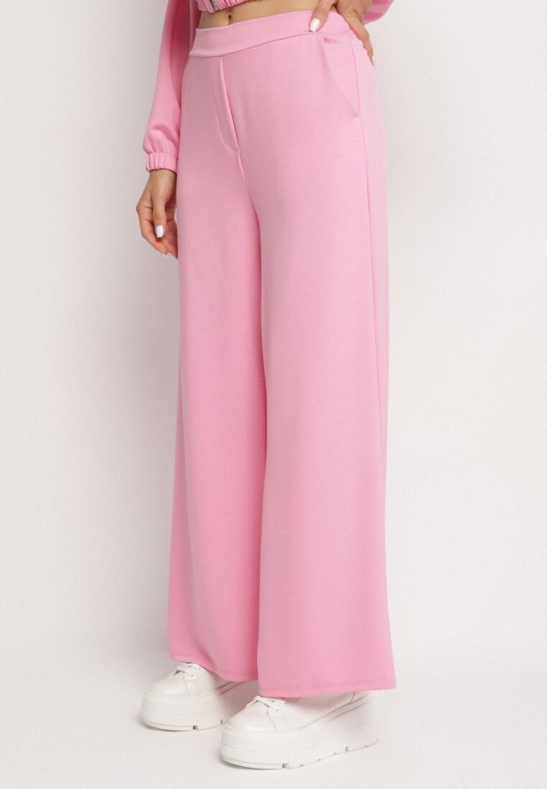 Różowy Komplet Dresowy z Wiskozą Szerokie Spodnie i Bluza ze Stójką i Broszką Redasena