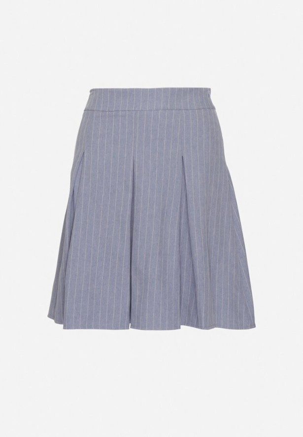 Niebieska Spódnica w Delikatne Paski o Rozkloszowanym Kroju z Plisami Redamara