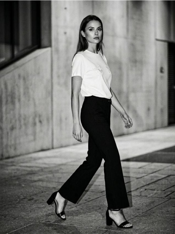 Koszulka z naszywkami w kształcie motyla - kremowy