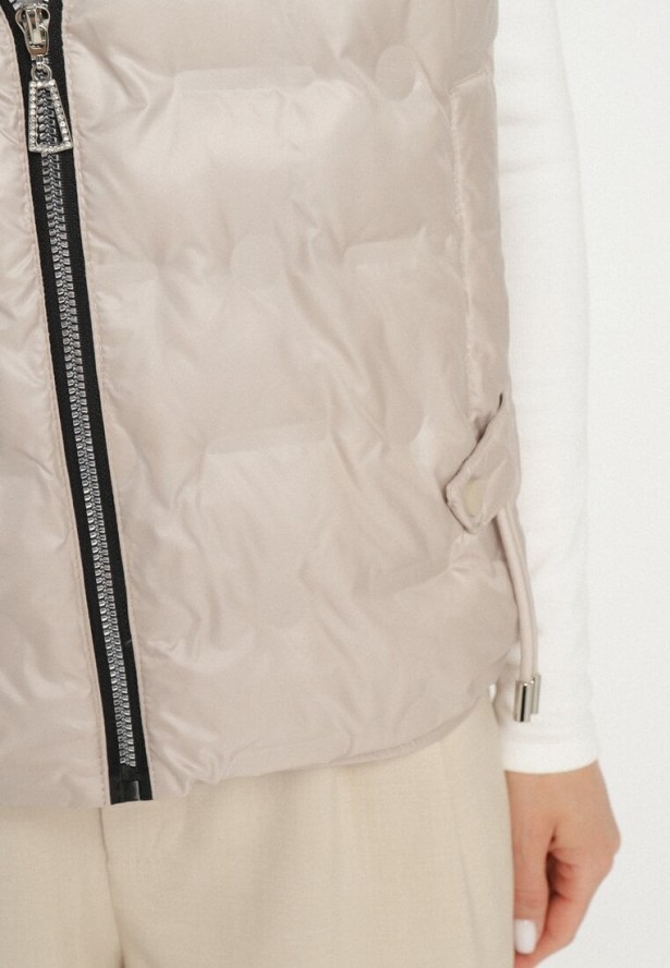 Beżowa Kamizelka z Pikowanymi Przeszyciami i Kapturem ze Ściągaczami Annivria