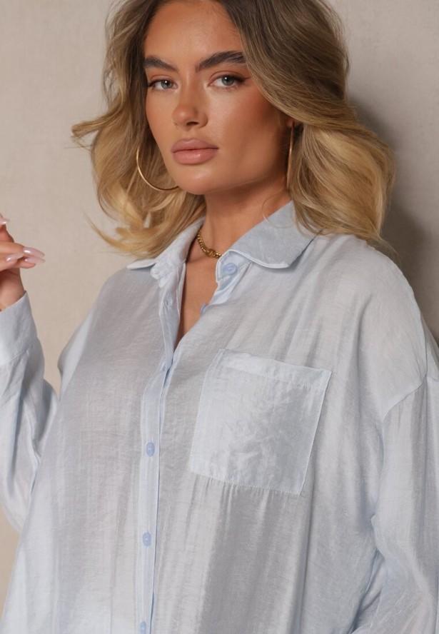 Jasnoniebieska Koszula Oversize w Klasycznym Stylu z Kieszonką Liozira