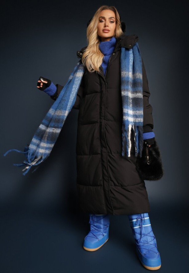 Czarna Długa Kurtka z Pikowaniem z Odpinanym Kapturem i Wsuwanymi Kieszeniami Daitras