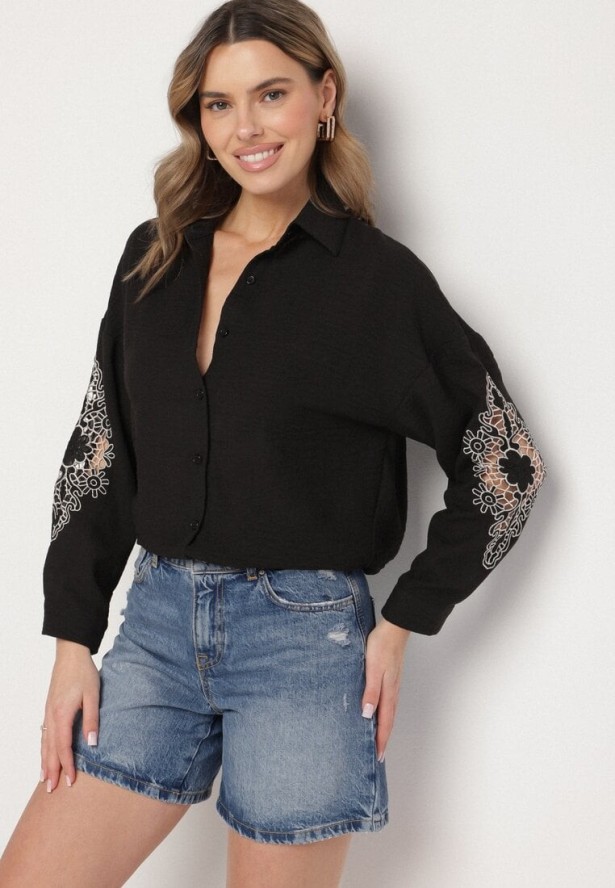 Czarna Koszula o Kroju Oversize Zdobiona Haftem na Rękawach Dovorea