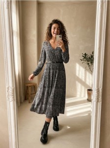 Luźna sukienka z paskiem - wielobarwny