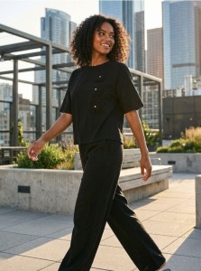 Bawełniana koszulka z aplikacją 3D - czarny