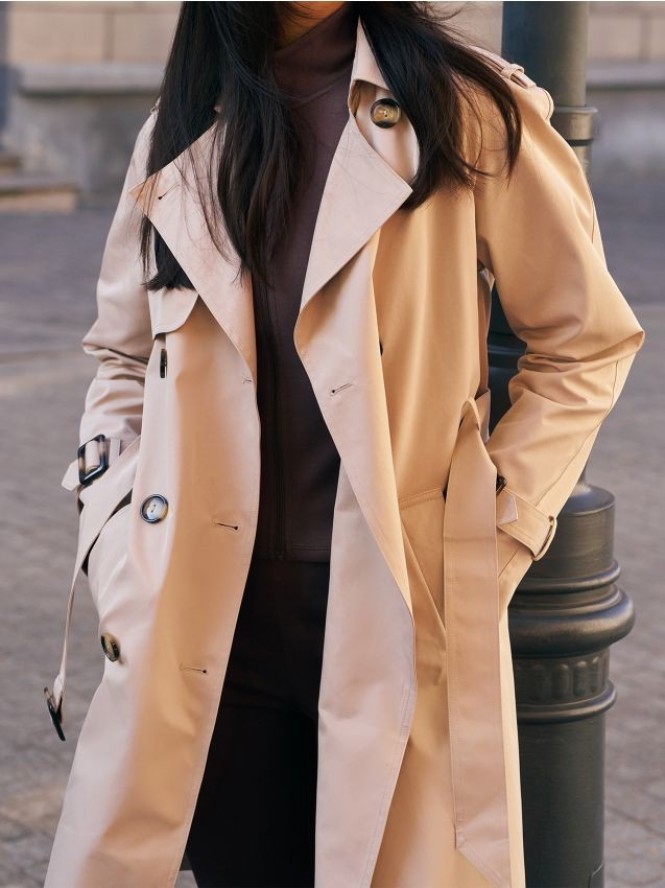 Trencz z ozdobnymi guzikami - beżowy