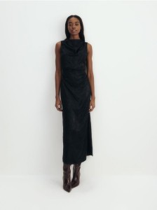 Połyskująca sukienka z drapowaniem - czarny