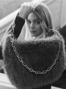 Futerkowa torebka na ramię - bordowy