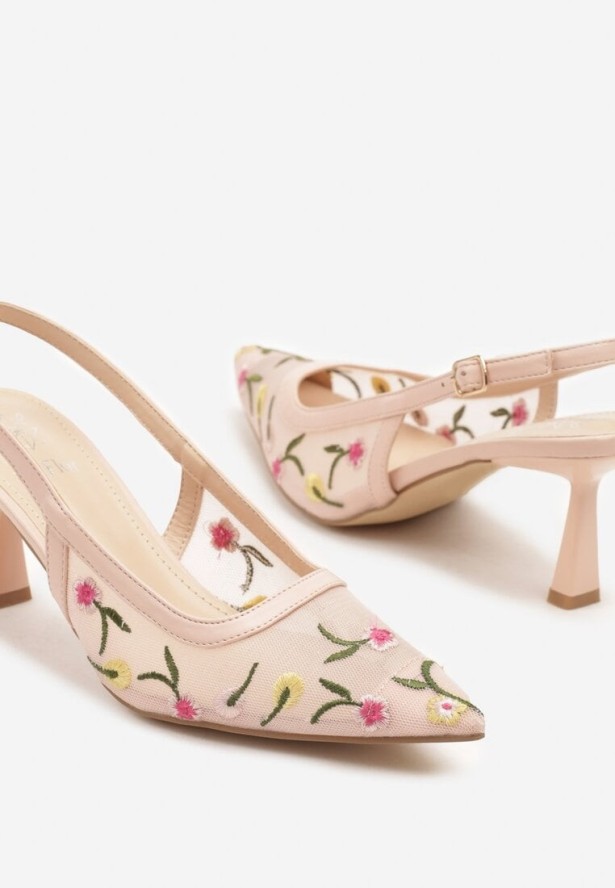 Różowe Sandały na Klepsydrze z Noskiem w Szpic i Kwiatowym Haftem Noltewi