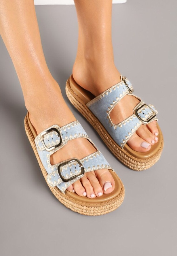 Niebieskie Klapki na Platformie Ozdobione Geometrycznym Motywem i Klamrami Neorian