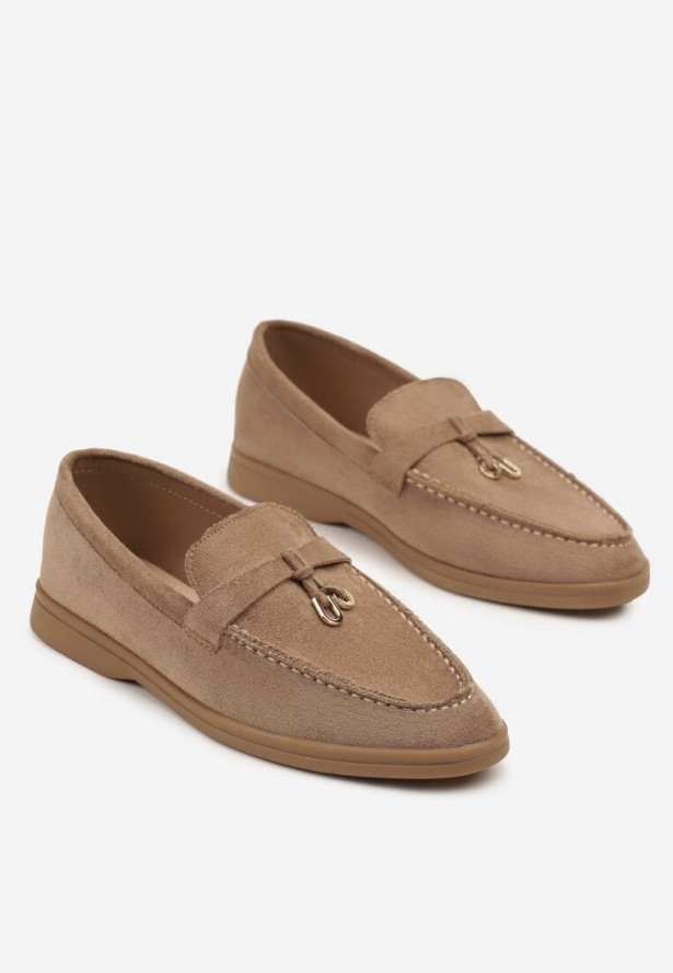 Ciemnobeżowe Mokasyny z Imitacji Zamszu Zdobione Aplikacją Fevolaise