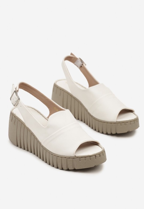 Białe Sandały na Tłoczonym Koturnie Vices Reaveline