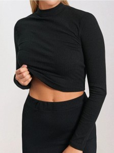 Crop top z długim rękawem - czarny