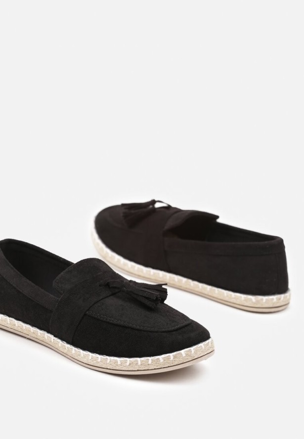 Czarne Espadryle z Ozdobnymi Chwostami Varilia