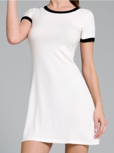 Sukienka mini z kontrastującą lamówką - kremowy