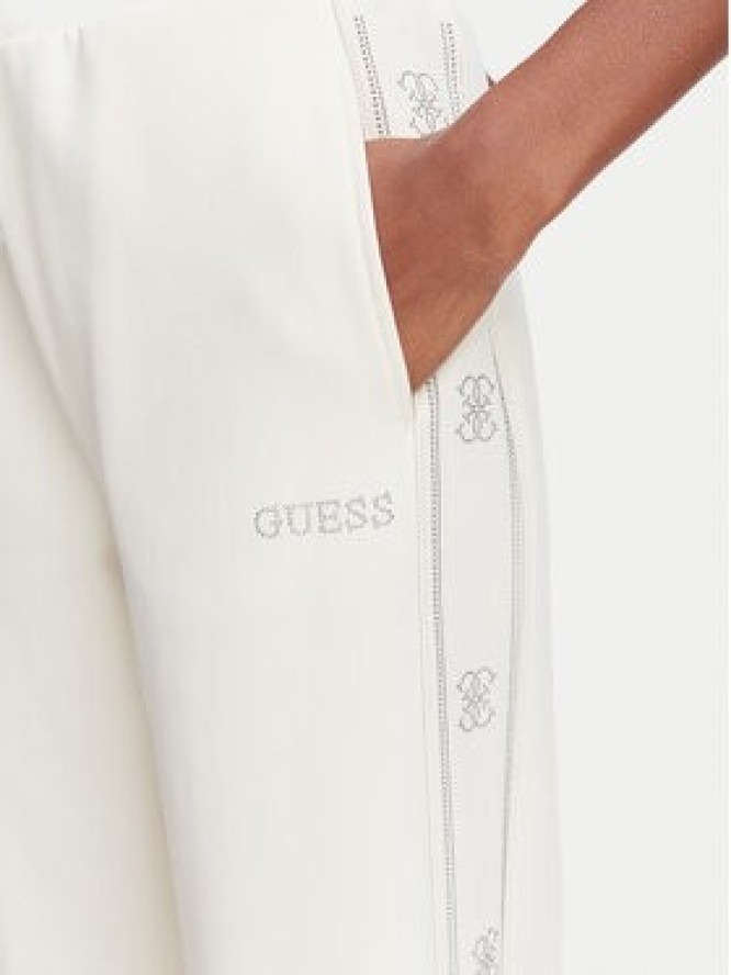 Guess Spodnie dresowe V5BB12 KCX22 Kremowy Regular Fit