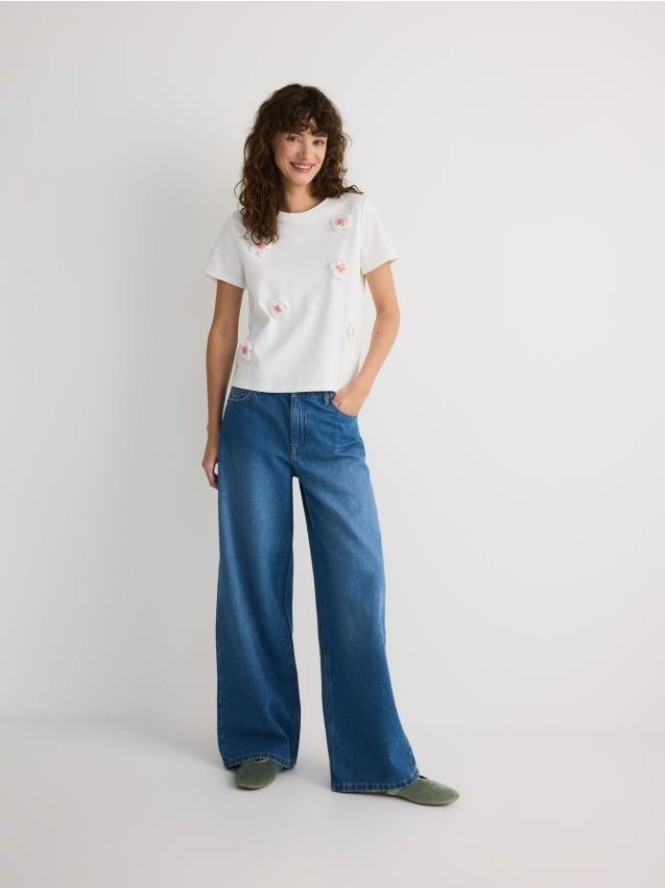 Bluzka z aplikacją 3D - wielobarwny