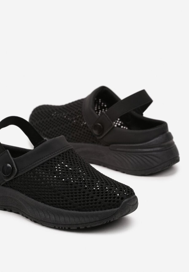 Czarne Klapki z Ażurową Cholewką i Paskiem Podtrzymującym Piętę Fenrisa