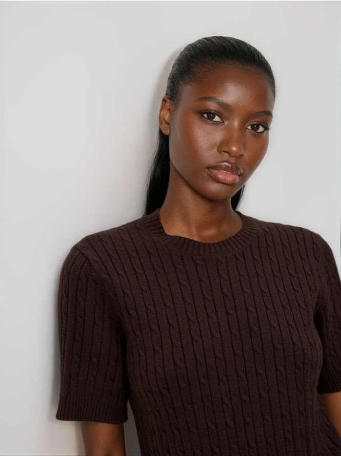 Sweter ze strukturalnym splotem - ciemnobrązowy
