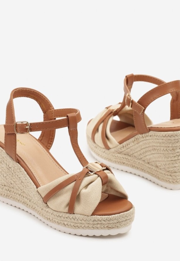 Beżowe Sandały Vices na Koturnie z Plecionką i Metaliczną Ozdobą Neolainora