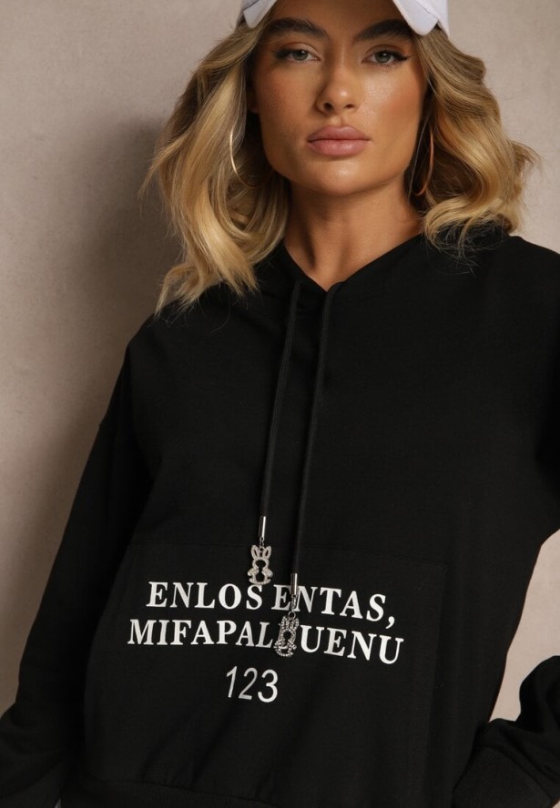 Czarna Bluza o Klasycznym Kroju z Kapturem i Kieszenią Firloti