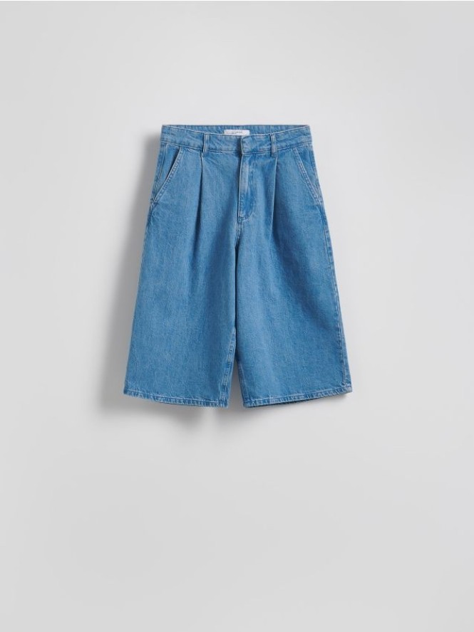 Jeansowe szorty z zakładkami - niebieski