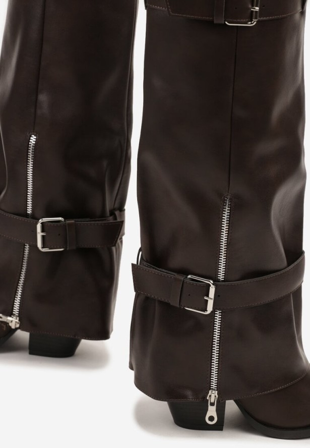 Brązowe Kozaki na Stożku z Cholewką Imitującą Nogawkę z Klamrami i Suwakiem Erseria