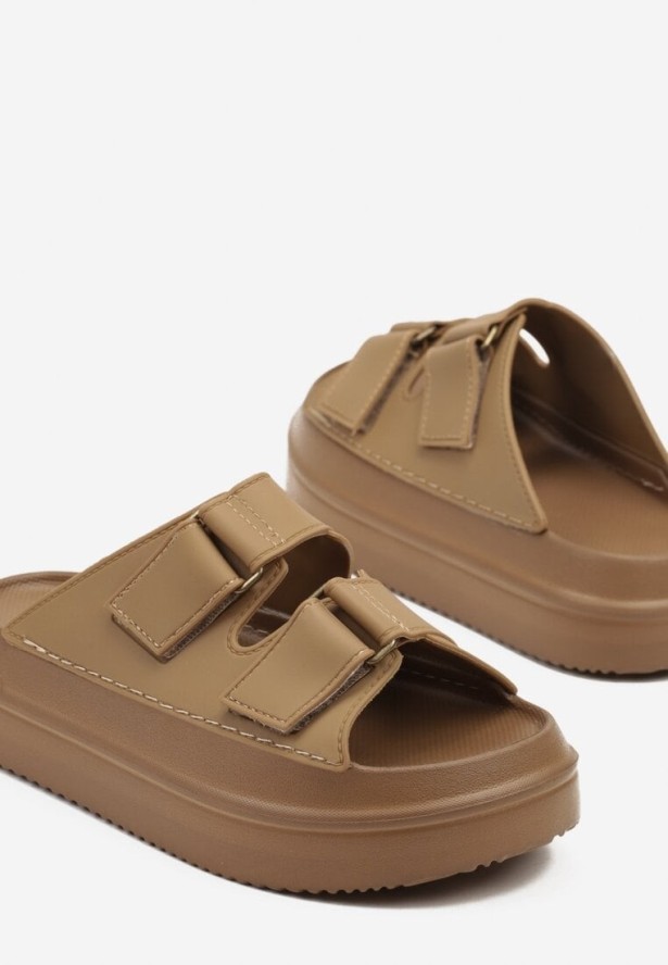 Ciemnobeżowe Klapki na Grubej Podeszwie z Pianki z Paskami na Rzep Falonisa