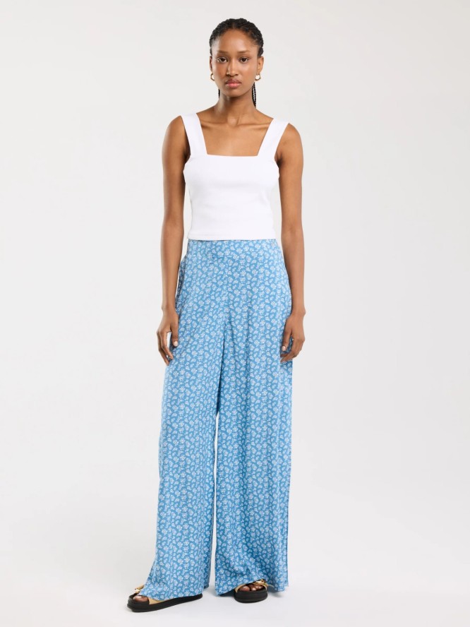 Spodnie damskie wide z wiskozy z motywem kwiatowym niebieskie Bohimi 402