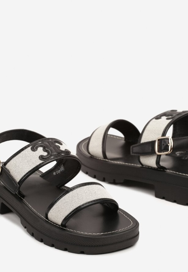 Czarne Sandały na Grubej Tłoczonej Podeszwie z Aplikacją Delirisa