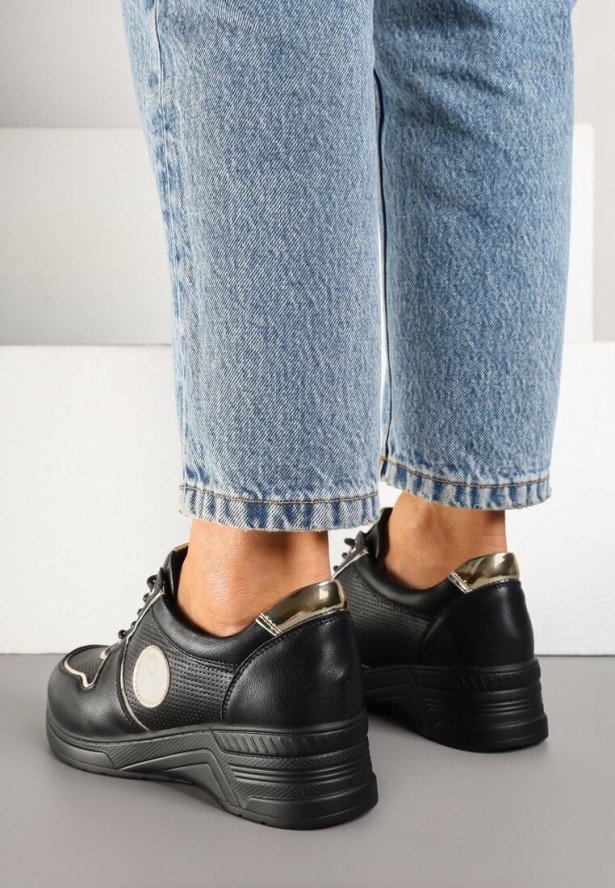 Czarne Sneakersy z Metalicznymi Ozdobami Yaslevi