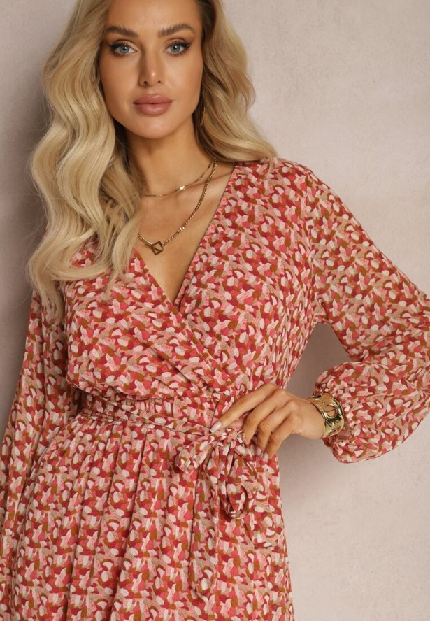 Czerwono-Różowa Sukienka Kopertowa z Falbanką i Wiązanym Paskiem Gjerana