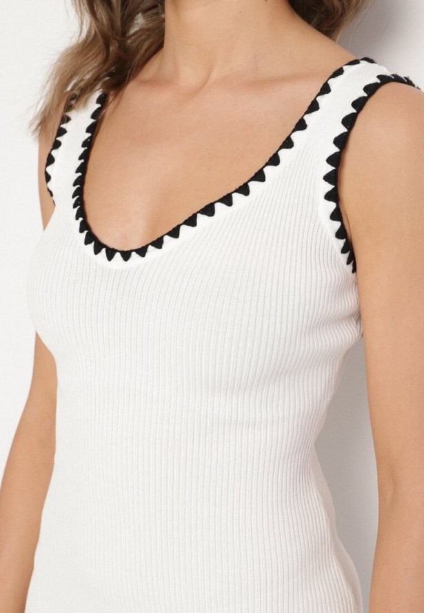 Biała Sukienka Dzianinowa o Taliowanym Kroju na Ramiączkach z Lamówką Zenlimi