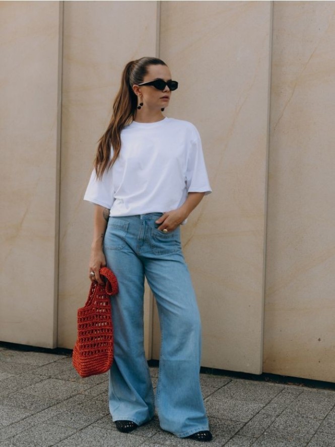 Jeansy wide leg z naszywanymi kieszeniami - niebieski