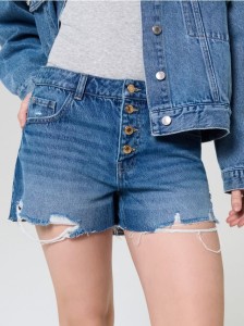 Szorty jeansowe mid waist z przetarciami - niebieski