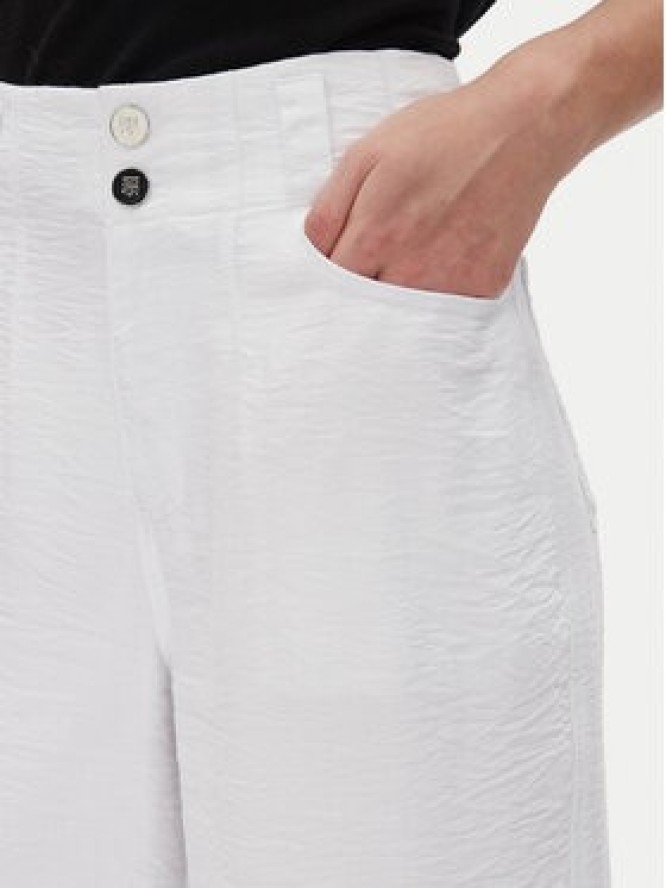 DKNY Spodnie materiałowe P41KTR48 Biały Loose Fit