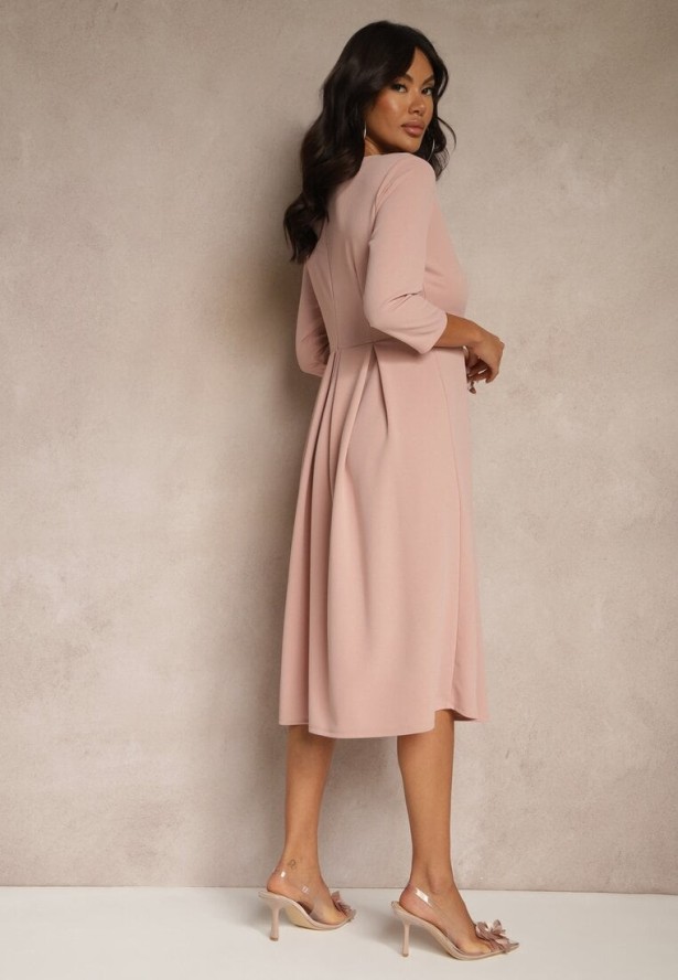 Jasnoróżowa Sukienka o Rozkloszowanym Kroju z Rękawem Długości 3/4 Nomini