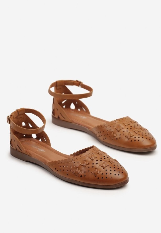 Brązowe Ażurowe Sandały z Paskiem z Klamerką przy Kostce Zarilune