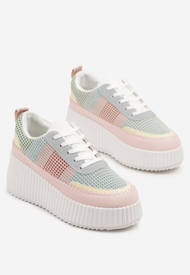 Różowo-Niebieskie Sneakersy na Tłoczonej Platformie z Ozdobnymi Przeszyciami Faloviela