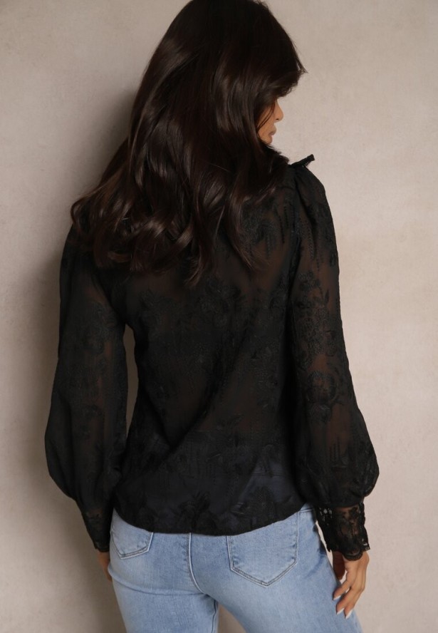 Czarna Koszula z Koronką i Stójką Ozdobiona Eleganckim Haftem Delamaris