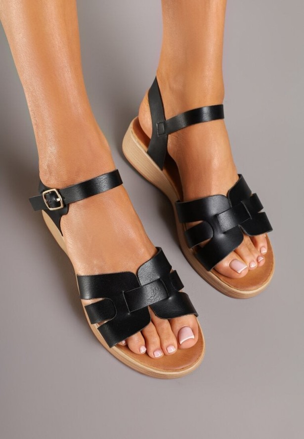 Czarne Sandały Płaskie Ozdobione Paskami Nelami