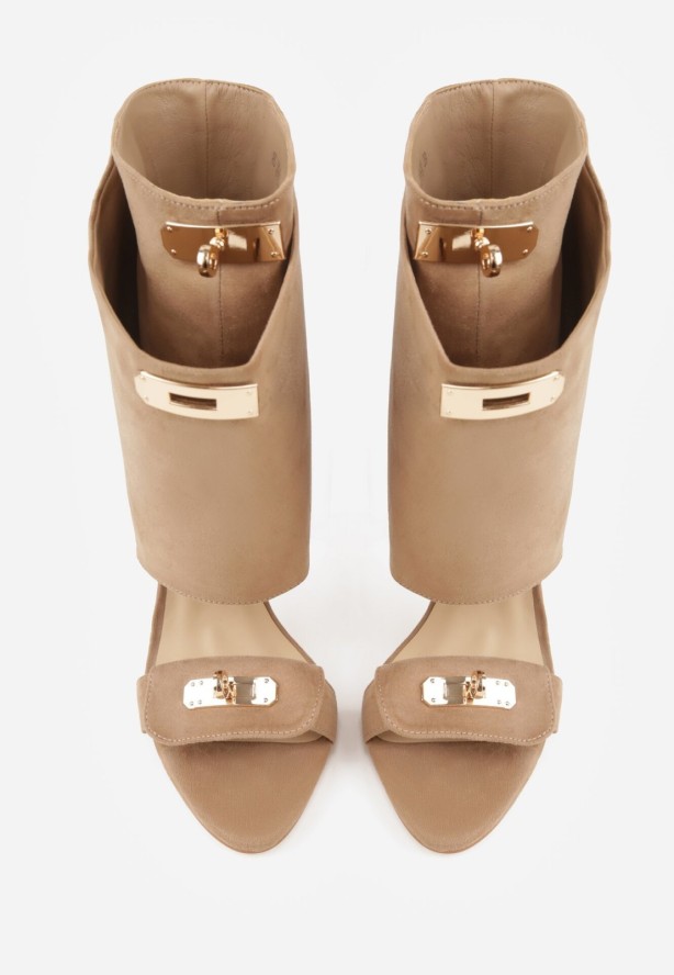 Brązowe Sandały w Stylu Botków z Ozdobnymi Klamrami Neamerephis