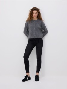 Jeansy slim fit z przetarciami - czarny