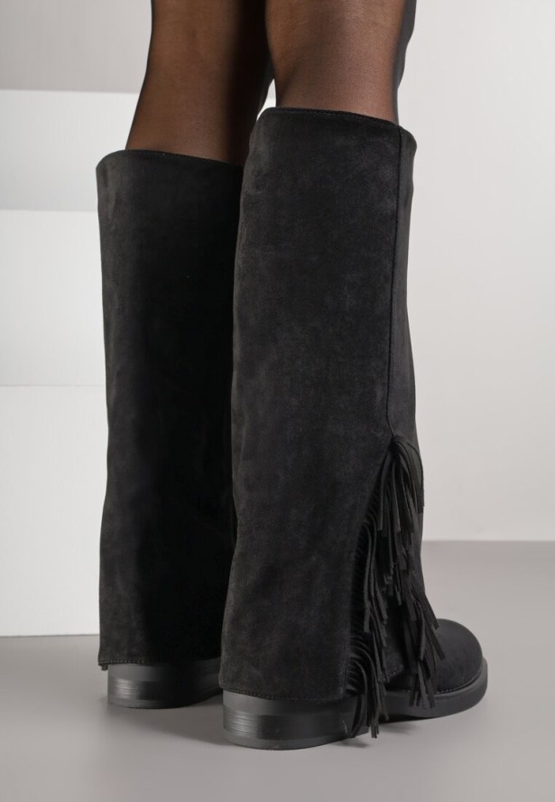 Czarne Kozaki Ozdobione Frędzlami i Wywiniętą Cholewką Reilevia