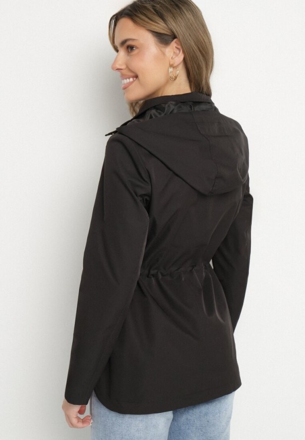 Czarna Kurtka Parka ze Ściągaczem w Talii i Odpinanym Kapturem Elanoreta