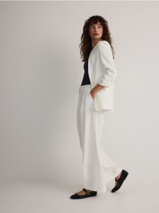 Szerokie spodnie z kantem - biały