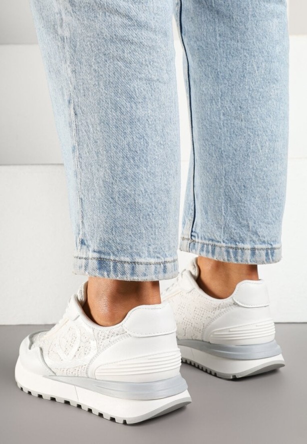 Białe Sneakersy z Koronkowymi Zdobieniami Dallriva
