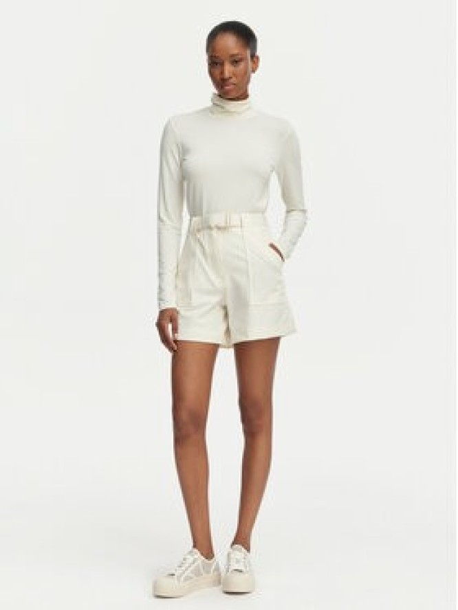 Guess Szorty materiałowe W6GD01 W1415 Kremowy Regular Fit